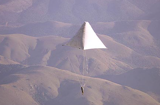 Il paracadute di Leonardo da Vinci. Esperimenti moderni
